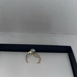 Elegant Gold Women's Ring